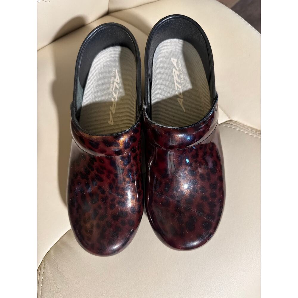 Women’s Dansko Cleopatra Leopard print Clogs Size 38